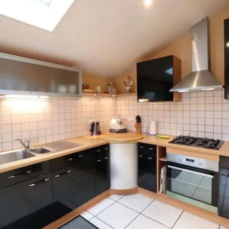 Дом отдыха Maison De Caractere Renovee Au Coeur Du Cantal Avec Jardin Clos, Cheminee Et Wifi - 6 Pers - Fr-1-742-476