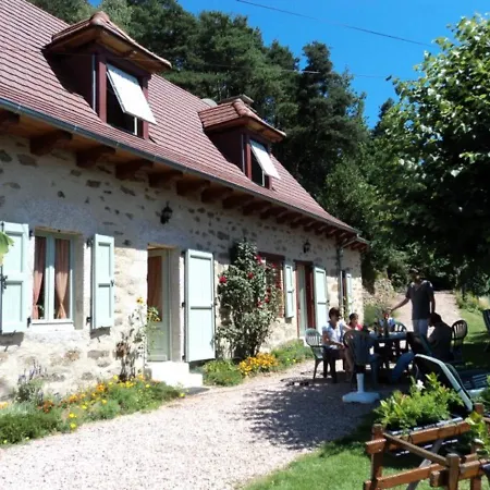 Дом отдыха Maison De Caractere Renovee Au Coeur Du Cantal Avec Jardin Clos, Cheminee Et Wifi - 6 Pers - Fr-1-742-476 Vitrac (Cantal)
