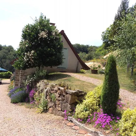 Maison De Caractere Renovee Au Coeur Du Cantal Avec Jardin Clos, Cheminee Et Wifi - 6 Pers - Fr-1-742-476 Дом отдыха Vitrac (Cantal)