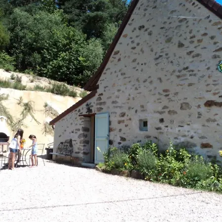 Maison De Caractere Renovee Au Coeur Du Cantal Avec Jardin Clos, Cheminee Et Wifi - 6 Pers - Fr-1-742-476 Дом отдыха