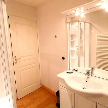Maison De Caractere Renovee Au Coeur Du Cantal Avec Jardin Clos, Cheminee Et Wifi - 6 Pers - Fr-1-742-476 Дом отдыха *